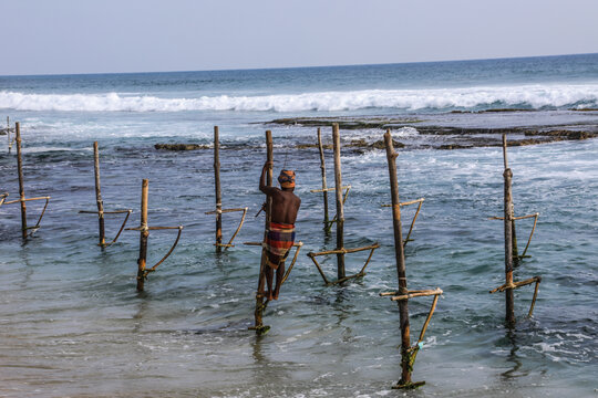 斯里兰卡科格勒海滩高跷渔夫
