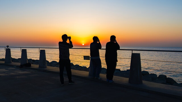 天津观澜角公园看海上日出