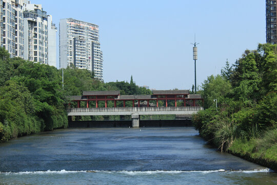 江安河上的风雨廊桥