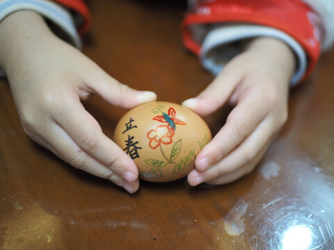 儿童手绘鸡蛋立春