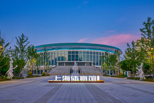 上海体育馆夜景