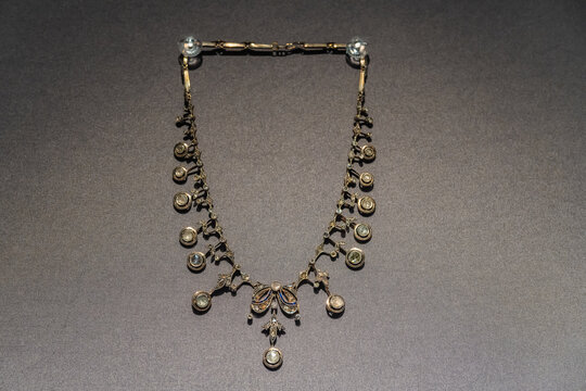 法国拿破仑三世时期钻石项链
