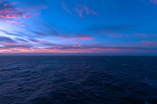 海洋日落晚霞地中海自然景观