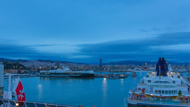 西班牙巴塞罗那海港自然风光