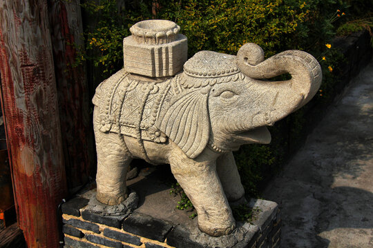 上海龙华寺石象
