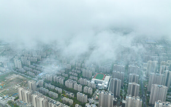 城市上空的云层