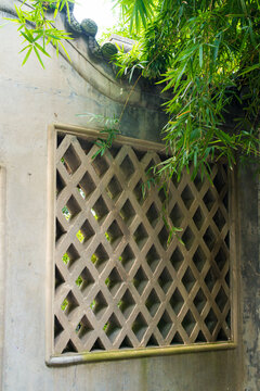 中国古风石窗和竹叶