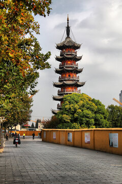 上海龙华寺塔