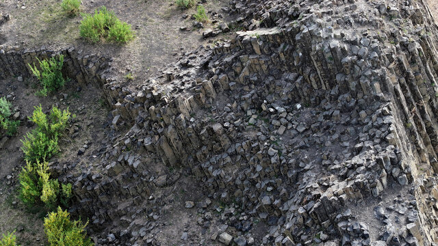 内蒙古力脑包火山石柱群