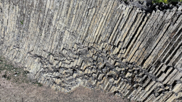 内蒙古力脑包火山石柱群