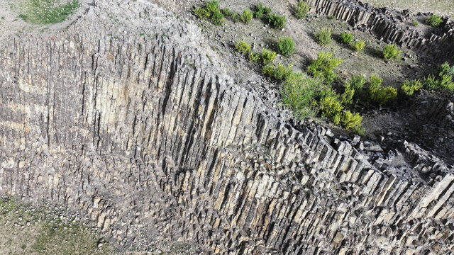 内蒙古力脑包火山石柱群