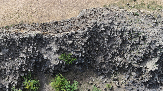 内蒙古力脑包火山石柱群