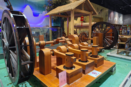 中国古代生产工具连机水碓模型