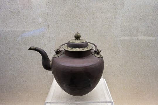 蒙古族铜壶