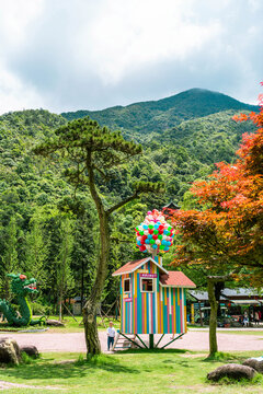 彩色气球木屋