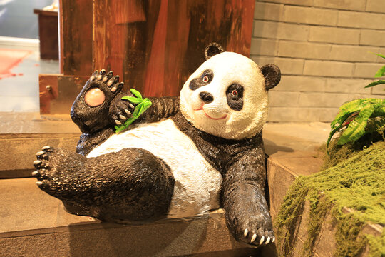 躺平熊猫雕塑户外创意可爱熊猫