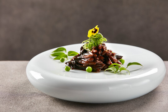 酱烧鸡枞菌