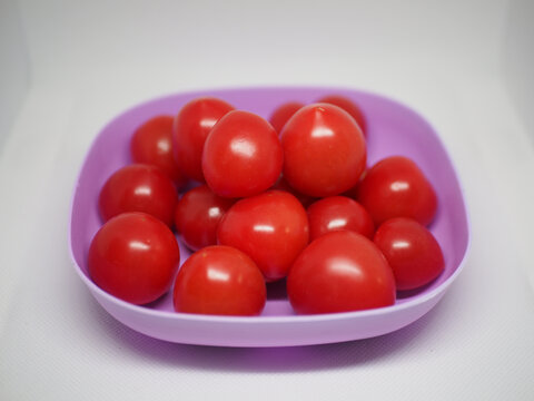 一盘小西红柿