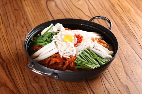 韩式牛肠火锅