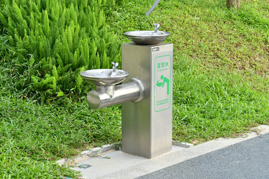 深圳公园里的直饮水机