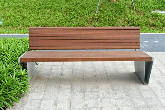 深圳宝安区公园里的长椅
