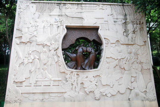 曲江池遗址公园石雕墙
