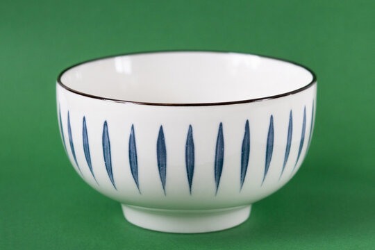 一个陶瓷碗