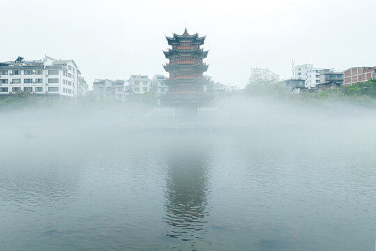 广西蒙山县湄江河早晨平流雾美景