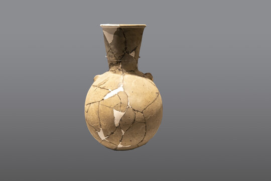 商代晚期球形陶壶