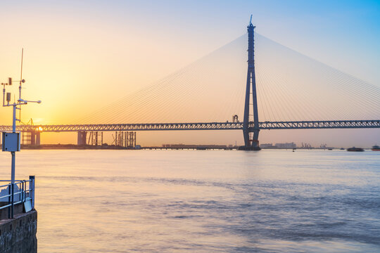 建设中的常泰长江大桥和长江风光
