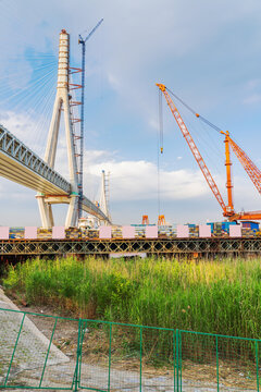建设中的常泰长江大桥和长江风光