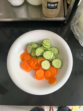 胡萝卜和黄瓜片
