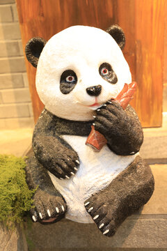 熊猫雕塑户外创意可爱熊猫吃竹笋