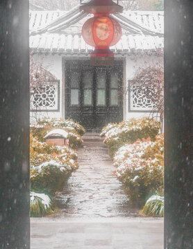 江南庭院中的雪景