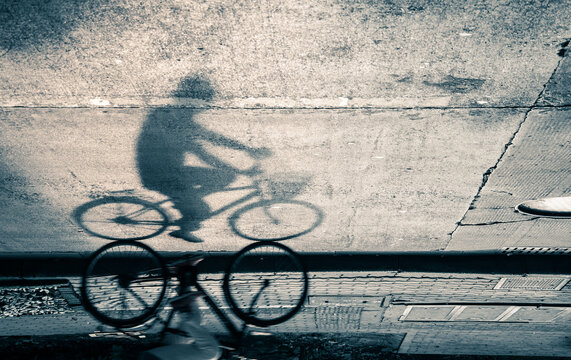城镇街道自行车掠影