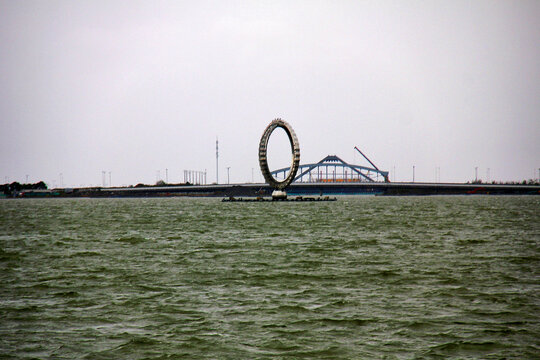 上海滴水湖中心雕塑