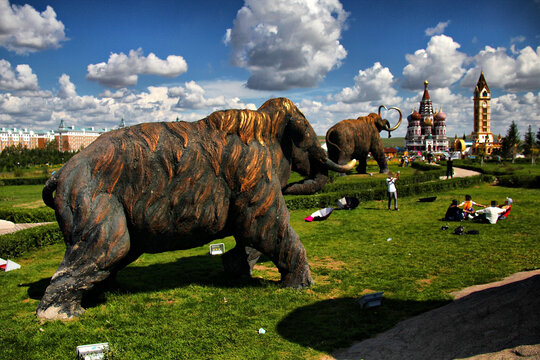 扎赉诺尔猛犸公园猛犸象雕塑