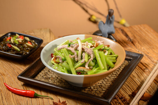 芹菜香干炒肉丝