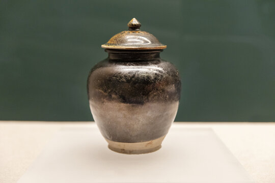唐代黑釉瓷盖罐