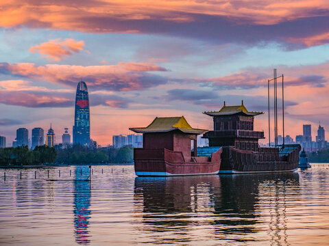 大明湖夜景