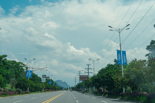 兴义市郊区公路风景