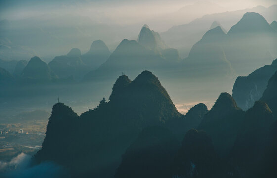 桂林阳朔山水日出云海