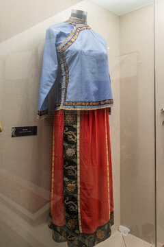 土家族传统青年女装