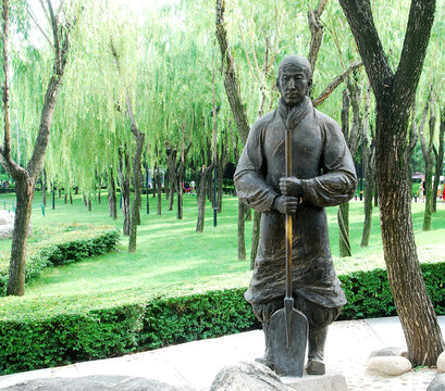 曲江池遗址公园人物雕塑