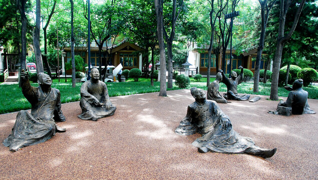 曲江南湖雕塑群