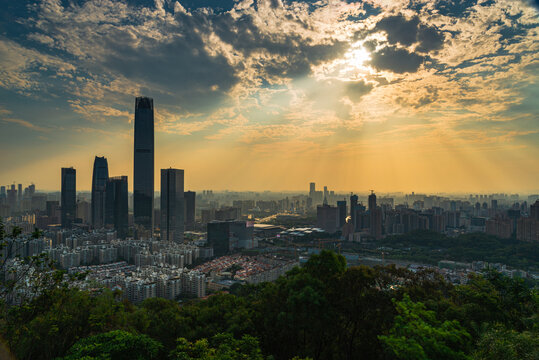 东莞国贸中心建筑日落城市风景