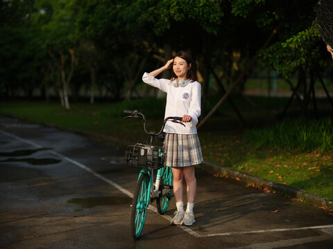 自行车女学生