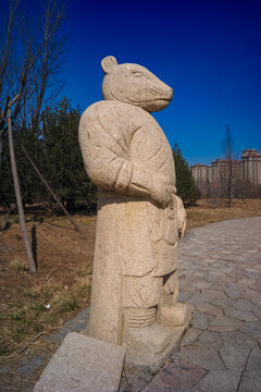 十二生肖石雕像鼠