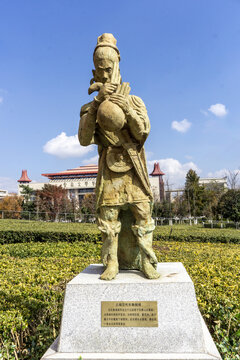 汉代乐舞铜俑