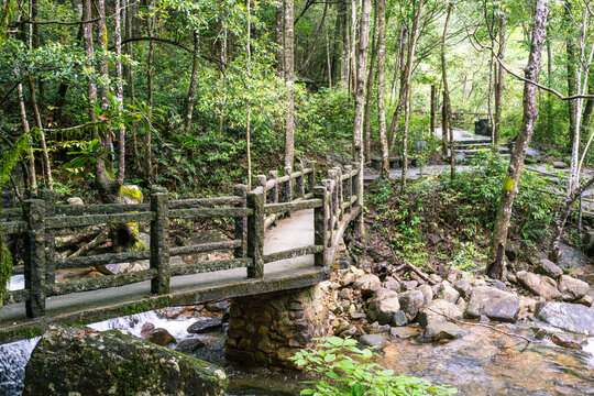 山间石桥